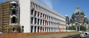 Glatt, kühl, modern. Die von Franco Stella entworfene Ostfassade des Humboldt Forums.