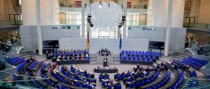 Der Haushaltsaussschuss des Bundestages hat den Weg für weitere Milliardenhilfen an Griechenland freigemacht.