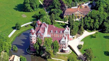 Auffällig. Der letzte Schlossherr, Graf von Arnim, liebte Rot. 