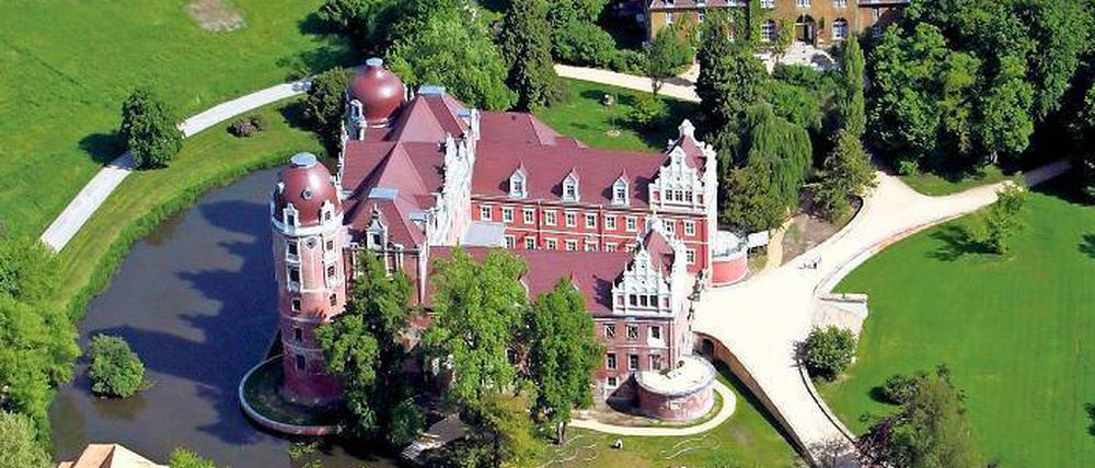 Auffällig. Der letzte Schlossherr, Graf von Arnim, liebte Rot.