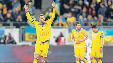 Der nächste Klitschko? Jarmolenko (l.) sorgte mit einem Gerangel für Aufregung.