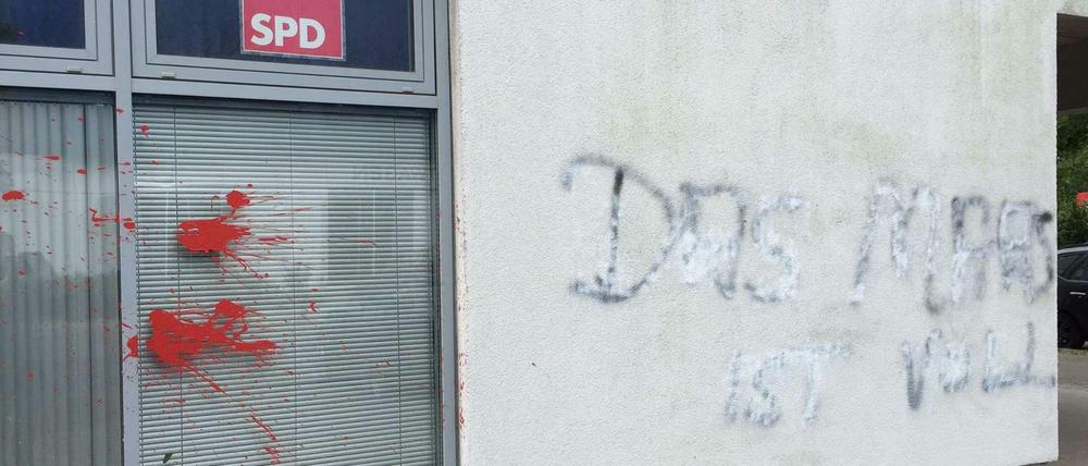 "Das Maas ist voll": eine Anspielung auf Justizminister Heiko Maas.