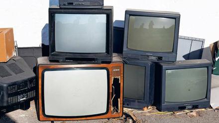 Ausgemustert. Kurz vor Fußballmeisterschaften häufen sich bei den Versicherern die Schadensmeldungen über Unfälle mit Fernsehern. 