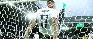Jerome Boateng verhindert den Ausgleich der Ukraine.