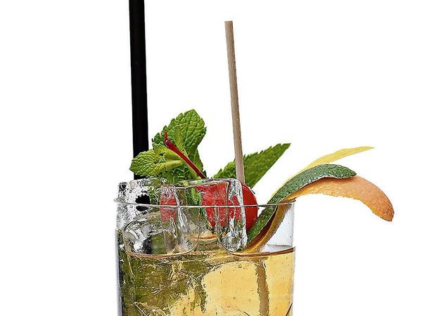 Ein edler Klassiker: Pimm's Royale mit Champagner.