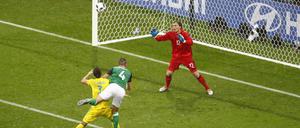 Gareth McAuley (4) trifft der Kopf zum 1:0 für Nordirland.