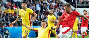 Haris Seferovic (rechts) blieb auch gegen Rumänien weiter glücklos.
