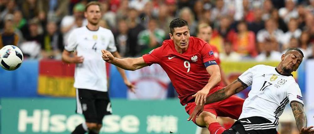 Stark verteidigt. Boateng blockt Lewandowski, der bleibt hängen.