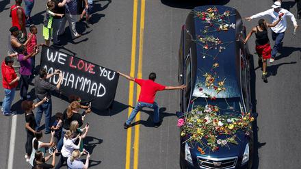 Menschen in Louisville nehmen Abschied von Muhammad Ali