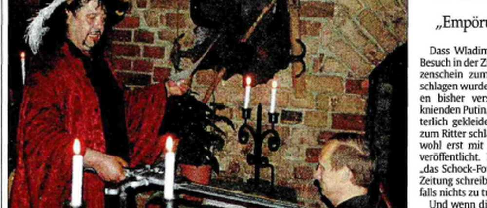 Das muss auf die Seite 1. Ein kurioser Abend in Spandau - Putin mit Holzschwert in der Zitadelle Spandau.