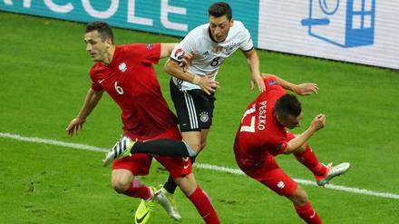 Eingekesselt. Mesut Özil konnte sich gegen Polen nicht freispielen.