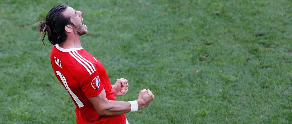 Gareth Bale feiert den walisischen Auftaktsieg bei der EM.