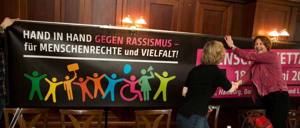 Am 19. Juni soll in Berlin eine Menschenkette gegen Rassismus und vom Roten Rathaus bis nach Prenzlauer Berg reichen.