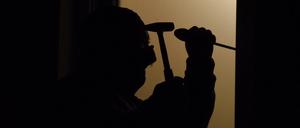 Die Zahl der Wohnungseinbrüche steigt - die Täter reisen durch die Lande.