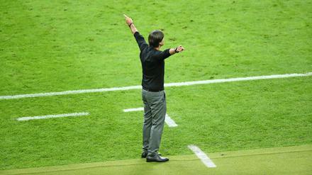 Wo soll es hingehen? Joachim Löw sucht den Weg.