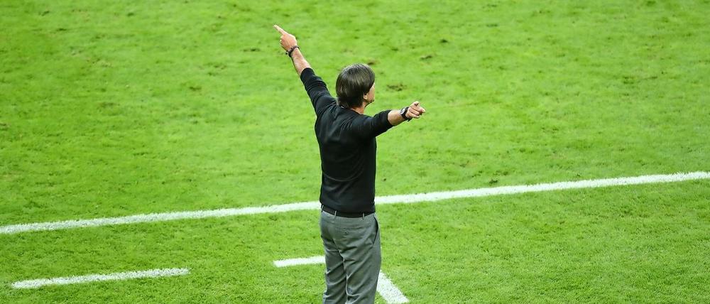 Wo soll es hingehen? Joachim Löw sucht den Weg.