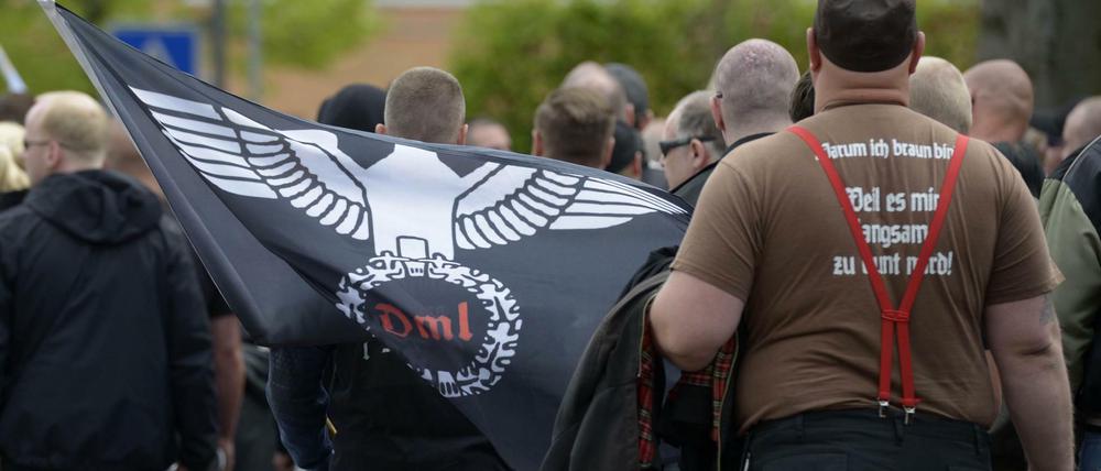 Neonazis der Kleinpartei "Der dritte Weg" im Mai bei einem Aufmarsch in Saalfeld