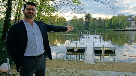 Einladung an den Halensee: Geschäftsführer Güner Mümün vom „Ku'damm Beach“ (das Bild entstand Ende April).