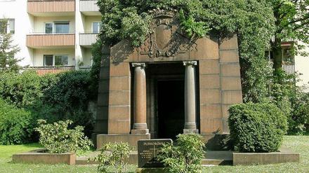 Auf dem Luisenfriedhof I steht unter anderem das Mausoleum der Stiftsdame Ida von Blücher.