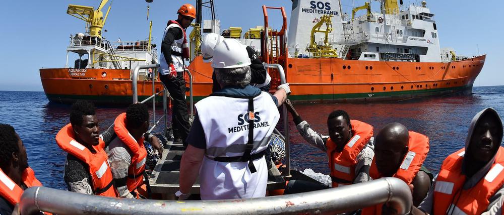 In Sicherheit. Immer wieder müssen in Seenot geratene Flüchtlinge gerettet werden (Archivfoto).