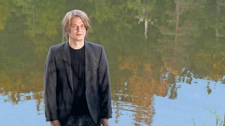 Knietief im Wasser, knietief in der Kunst. Der Münchner Schriftsteller Jan Snela, 36. 