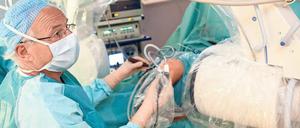 Muss das sein? Operationen am Knie sind „mengenanfällig“. Das heißt, sie lohnen sich finanziell für die Kliniken.