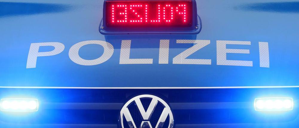 Eine Filiale der Deutschen Bank in Berlin-Mariendorf wurde überfallen. Was genau geschah, ist noch unklar.