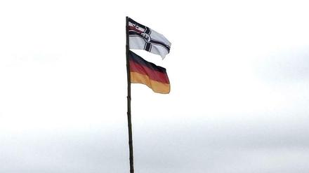 Die Polizei hat die Reichskriegsflagge am Flughafensee entfernt.