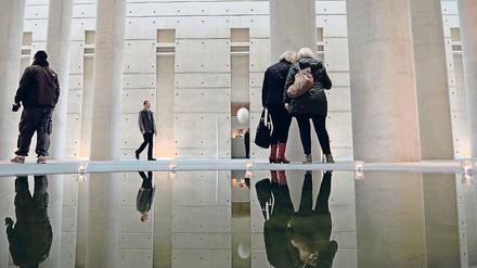 Starke Kulisse. Das Krematorium Baumschulenweg hat die Anmutung eines Filmsets – und war auch schon in Science-Fiction-Produktionen zu sehen. Entworfen hat das Gebäude der Architekt Axel Schultes. Nun will Berlin die Einrichtung zurückkaufen – doch um die Modalitäten wird noch gerungen. 