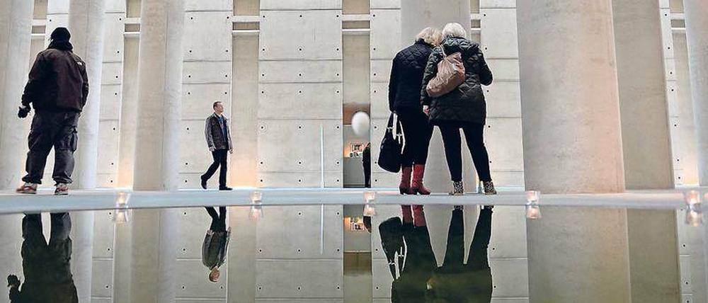 Starke Kulisse. Das Krematorium Baumschulenweg hat die Anmutung eines Filmsets – und war auch schon in Science-Fiction-Produktionen zu sehen. Entworfen hat das Gebäude der Architekt Axel Schultes. Nun will Berlin die Einrichtung zurückkaufen – doch um die Modalitäten wird noch gerungen.