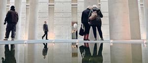 Starke Kulisse. Das Krematorium Baumschulenweg hat die Anmutung eines Filmsets – und war auch schon in Science-Fiction-Produktionen zu sehen. Entworfen hat das Gebäude der Architekt Axel Schultes. Nun will Berlin die Einrichtung zurückkaufen – doch um die Modalitäten wird noch gerungen. 