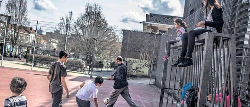 Rund im Grau. Aus dem trostlosen Brüsseler Problemviertel Molenbeek stammen viele Fußballprofis.