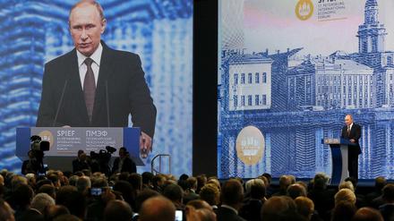 Russlands Präsident Putin bei der Eröffnung des "International Economic Forum" am Freitag in St. Petersburg.