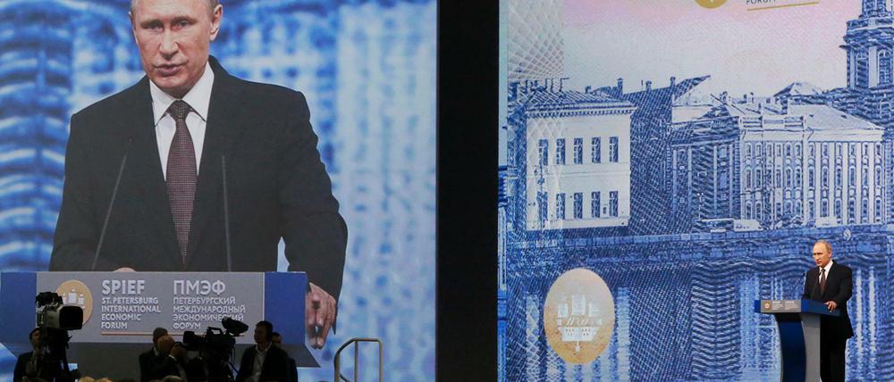 Russlands Präsident Putin bei der Eröffnung des "International Economic Forum" am Freitag in St. Petersburg.