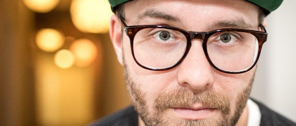 Popstar in Friedrichshain. Der Wahl-Berliner Mark Forster liefert mit „Wir sind groß“ einen Fußball-Hit. Das Lied stammt von dem neuen Album „Tape“ des 32-Jährigen.