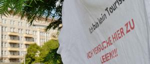Claudia Falk designte extra ein T-Shirt mit der Aufschrift: „Ich bin kein Tourist. Ich versuche hier zu leben.“