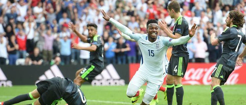 Kaum zu glauben. Daniel Sturridge gelingt in der Nachspielzeit der 2:1-Siegtreffer für England.