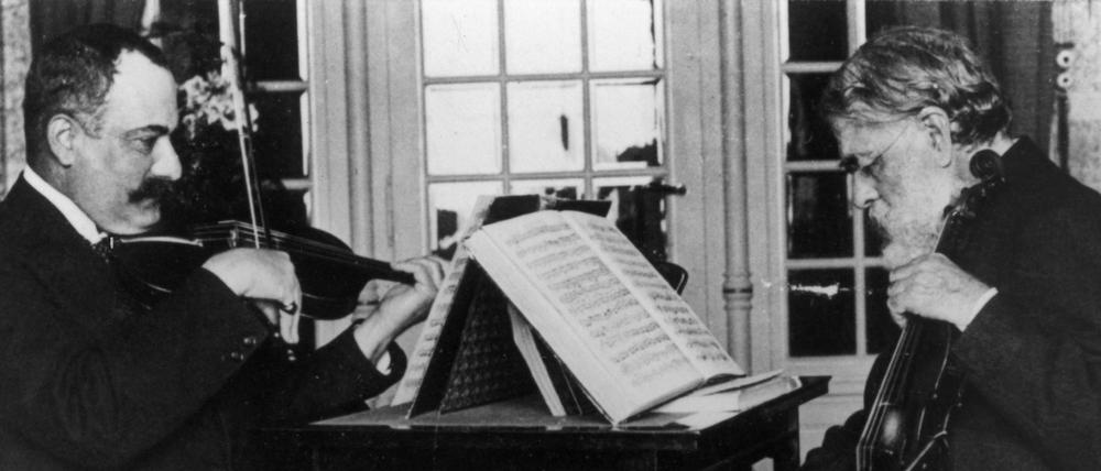 Joseph Joachim (rechts) war ein bei Amerikanern beliebter Geigenlehrer - und konnte fuchsteufelswild werden, wenn ein Schüler faul war.