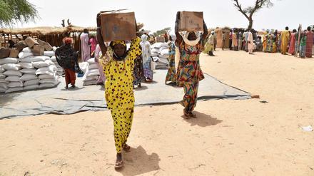 Nigerianische Vertriebene in einem Flüchtlingslager.
