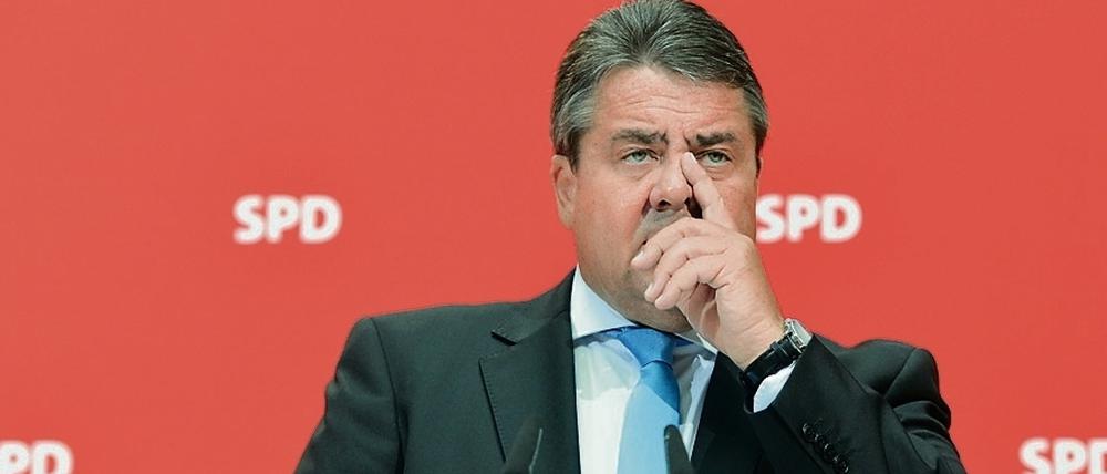 SPD-Vorsitzender und Bundeswirtschaftminister Sigmar Gabriel spricht am 05.06.2016 in Berlin während einer Pressekonferenz nach einem Parteikonvent.