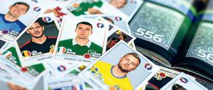Im Bildchen. 680 Sticker kleben im EM-Album von Panini. Wer alle beieinander haben will, zahlt im Schnitt 255 Euro.