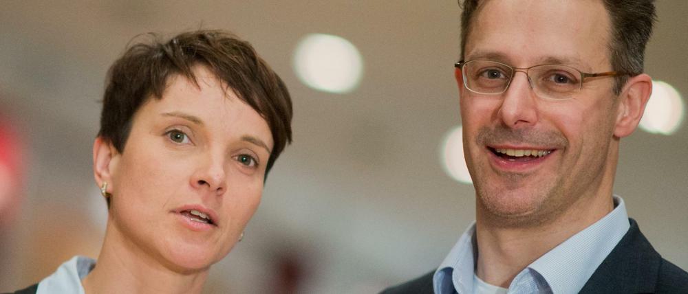 Frauke Petry, Parteivorsitzende der AfD, und ihr Lebensgefährte Marcus Pretzell, Landesvorsitzender der AfD in Nordrhein-Westfalen. Pretzells Sprecherin soll der gekündigte Journalist Beratungsangebote gemacht haben.