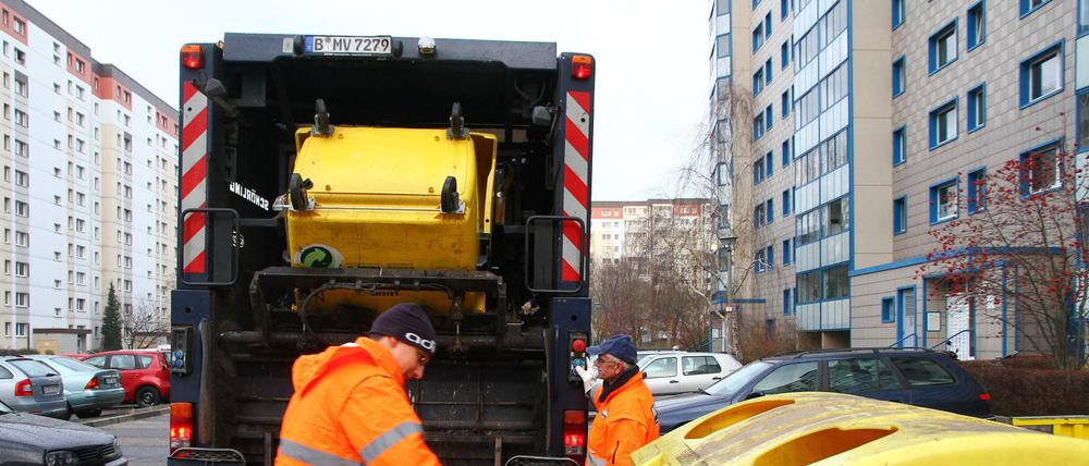 Abholung und Leerung der gelben Wertstofftonne von Alba in Berlin-Hohenschönhausen