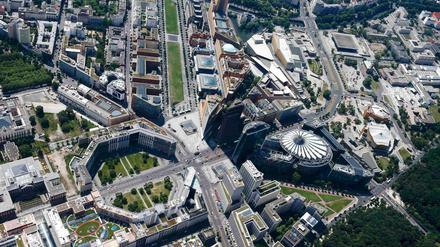 Der Leipziger Platz, Berlins berühmtes Achteck - rechts an der Straßenkreuzung wird bald gebaut.