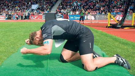 Trommelwirbel. Am Ende besiegte Robert Harting auch die eigene Anspannung, warf den Diskus 68,04 Meter weit und qualifizierte sich für die Olympischen Spiele in Rio de Janeiro.