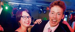 Im Gleichschritt. Premierenball in der Tanzschule Keller.