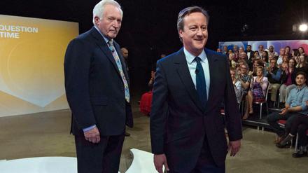 Der britische Premier David Cameron (rechts) in der BBC-Sendung "Question Time" zum Brexit, mit Moderator David Dimbleby