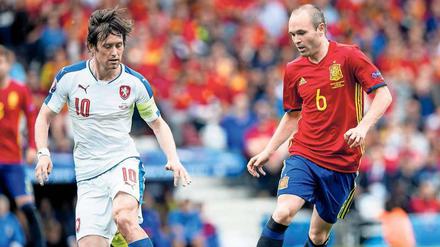 Vermesser des Raums. Andres Iniesta setzt seine Pässe wie ein alter Meister seine Pinselstriche.