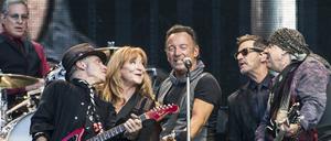 Powerplay: Bruce Springsteen (Mitte) mit Band im Berliner Olympiastadion