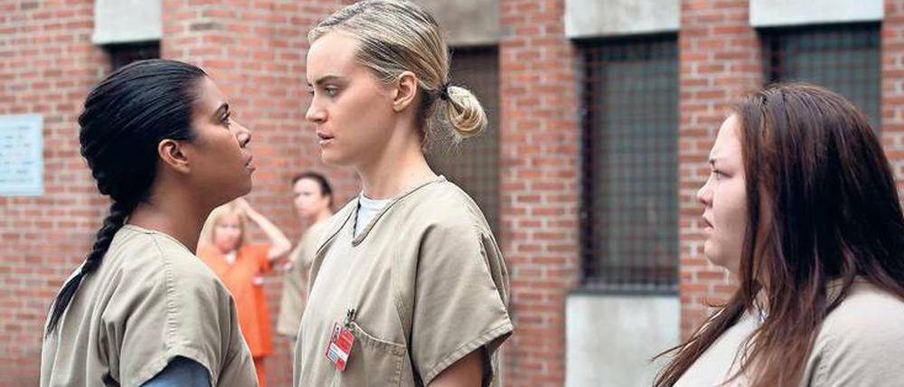 Maria (Jessica Pimentel) und Piper (Taylor Schilling) geraten in den neuen Folgen von „Orange is the New Black“ aneinander. 